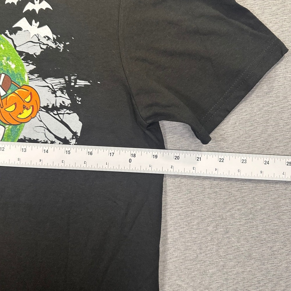 Buc-ees Halloween 2025 T-Shirt Adult M Black "Put A Spell On Me" Graphic Tee NEW - Picture 4 of 7